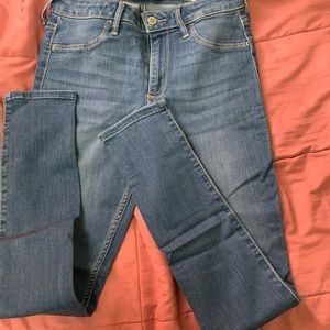 Brand new with tags hollister mid rise jeans leggings size 7 regular